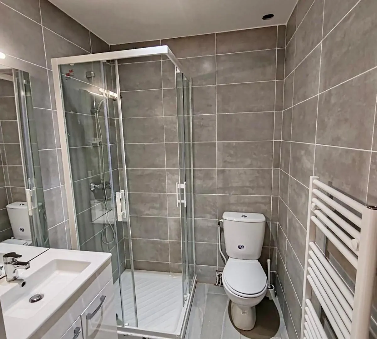 Auberge Du Bourguet Brenon Hotel