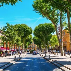 https://couronne-studio.aixenprovencehotels.org