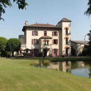 https://domaine-de-marchal.hotels-rhonealpes.com